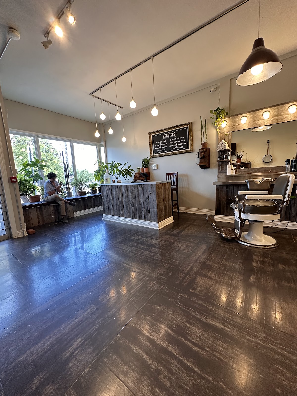 Gray Whale Barbershop - Barbershop in Ottawa