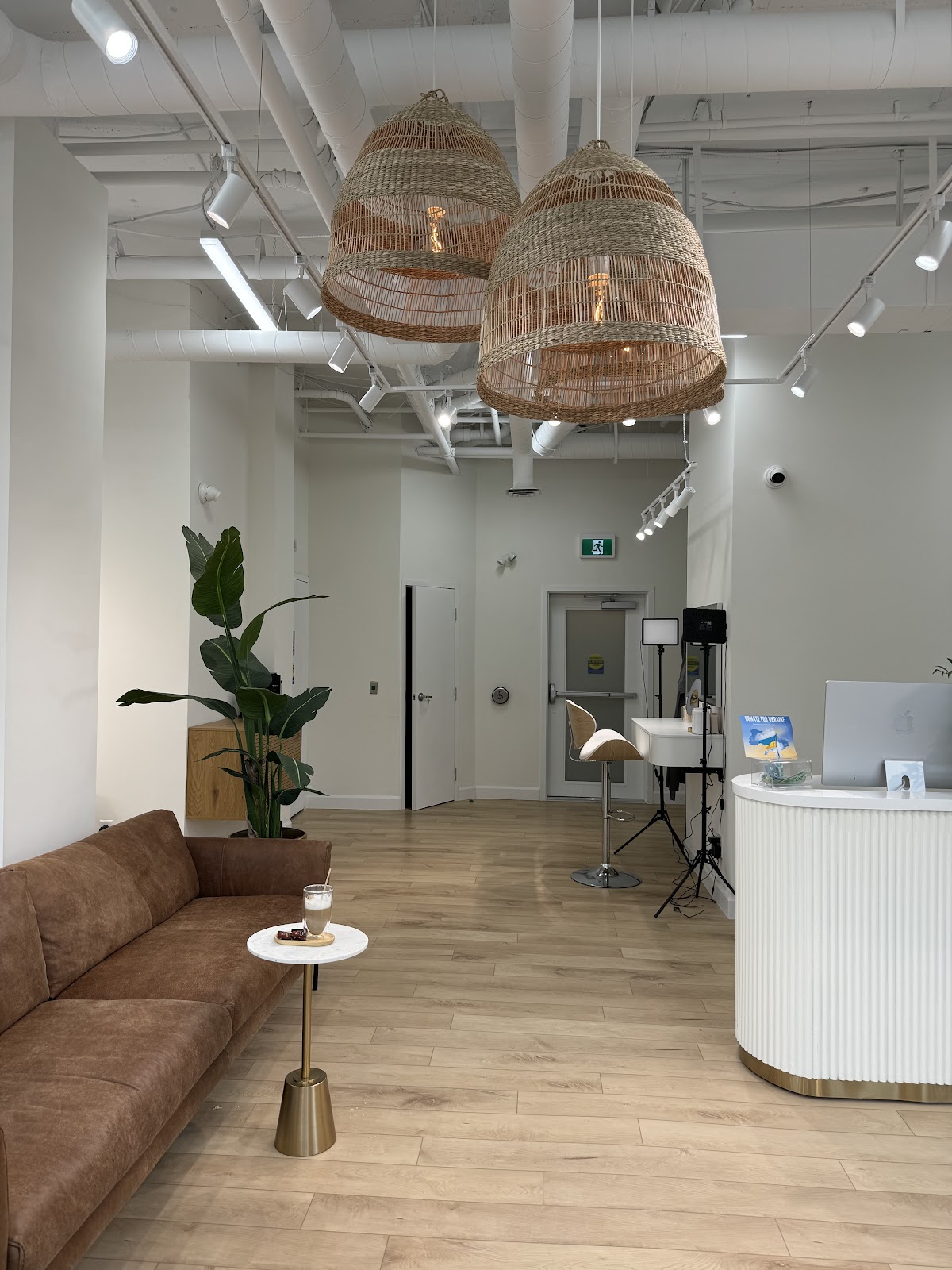 White Beauty Space - Nail Salon in Ottawa