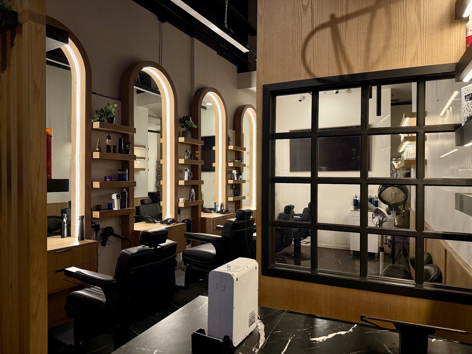 Man O'Clock Barbershop - Barbershop in Mississauga