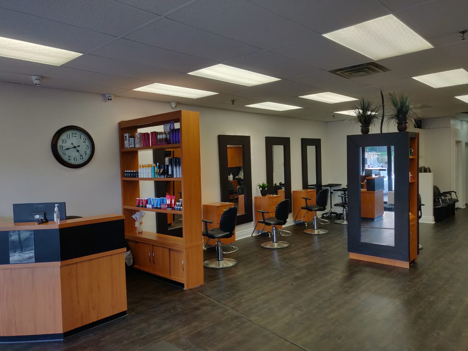 Hairworks - Hair Salon in Mississauga