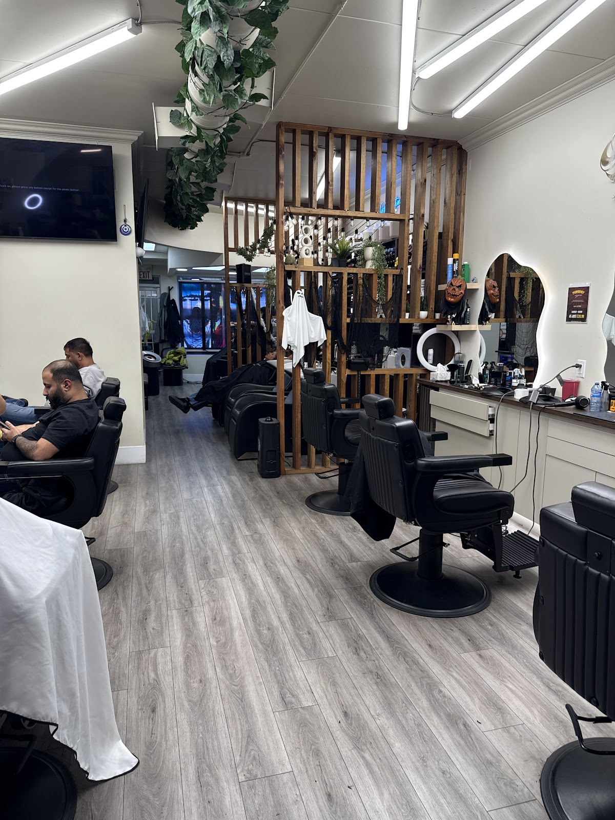 Sarpz Salon & Spa - Hair Salon in Brampton