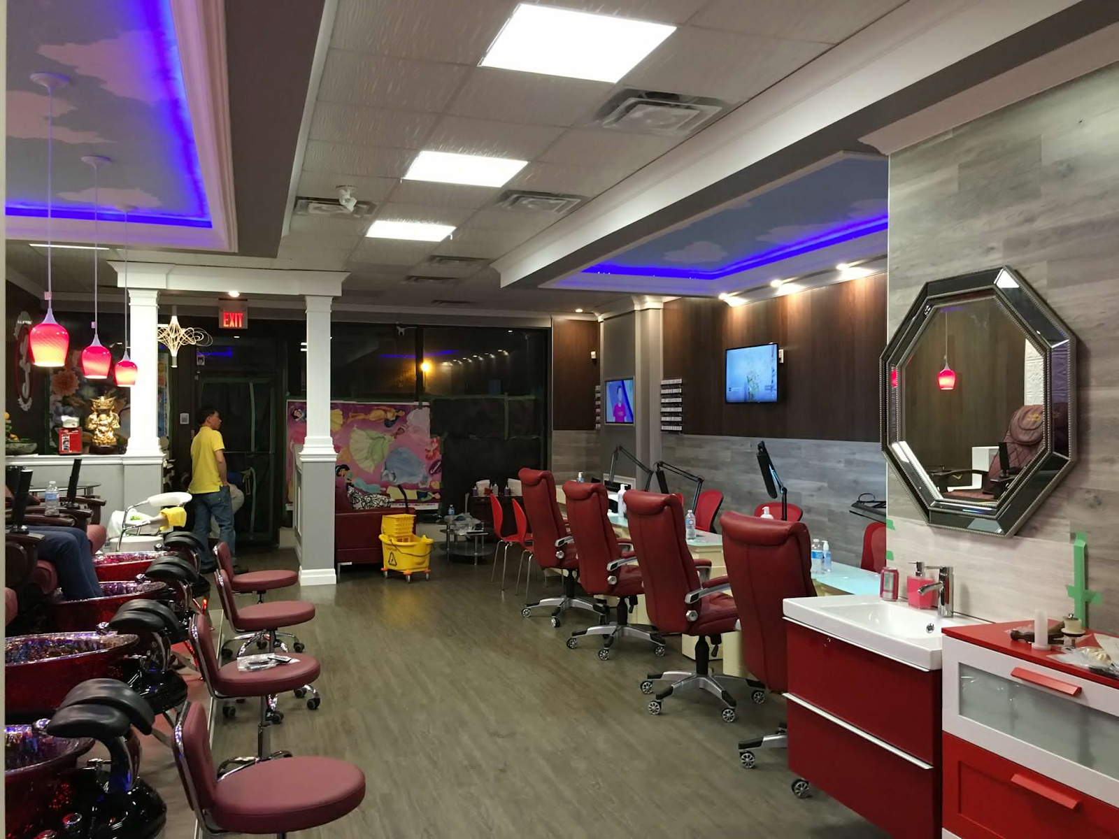 Little Saigon Nails & Spa - Nail Salon in Hamilton
