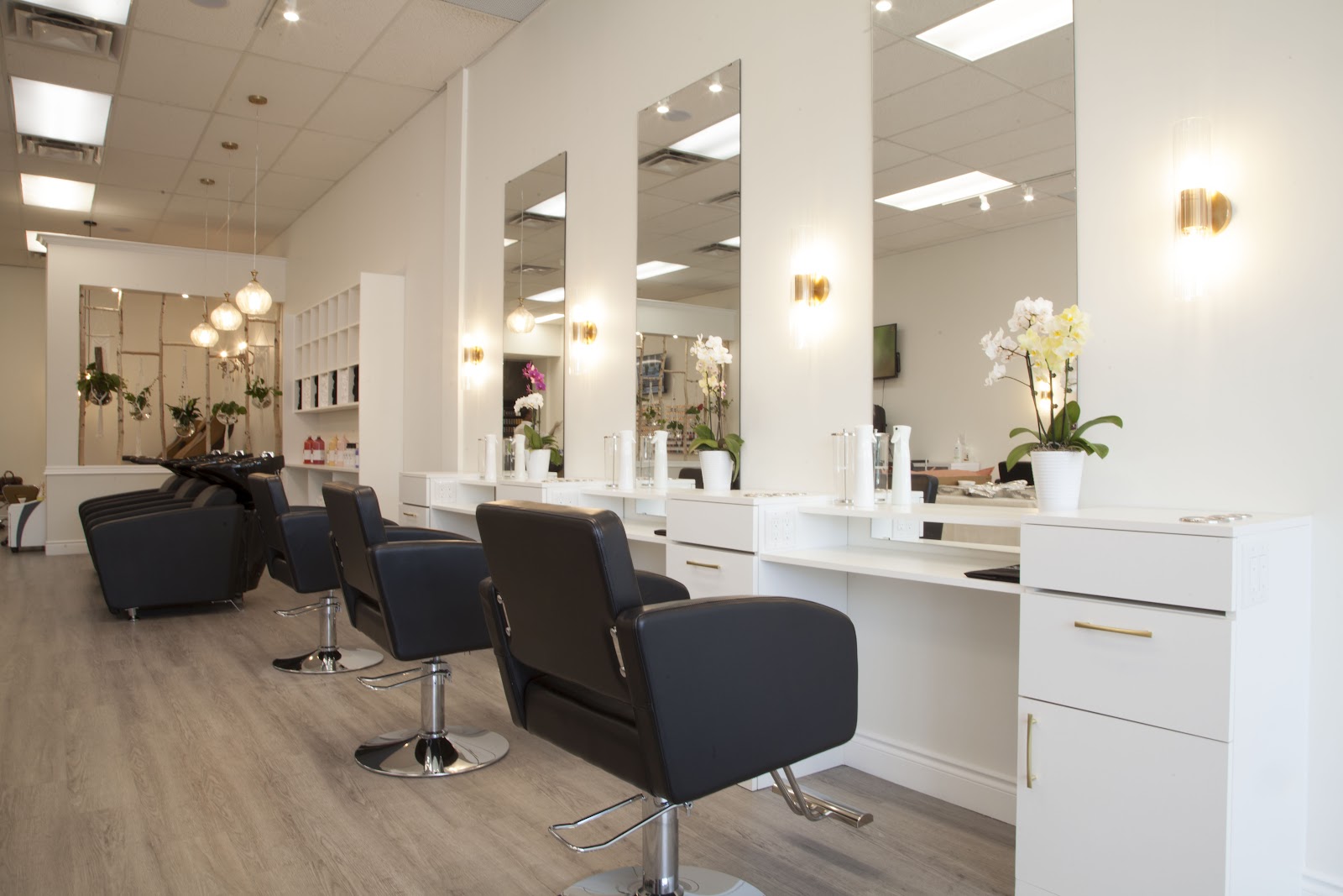Bloom Hair & Nail Salon - Nail Salon in Hamilton