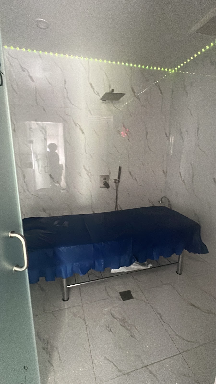 Six-star massage head & Spa - Nail Salon in Hamilton