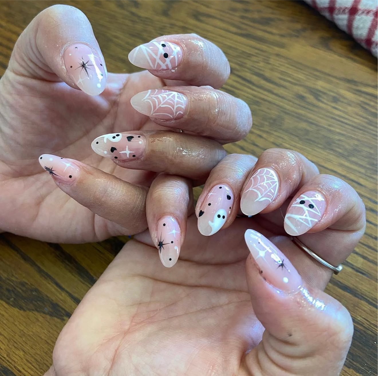 Hanna's Mobile Nails (Your Home or Ours) - Nail Salon in London