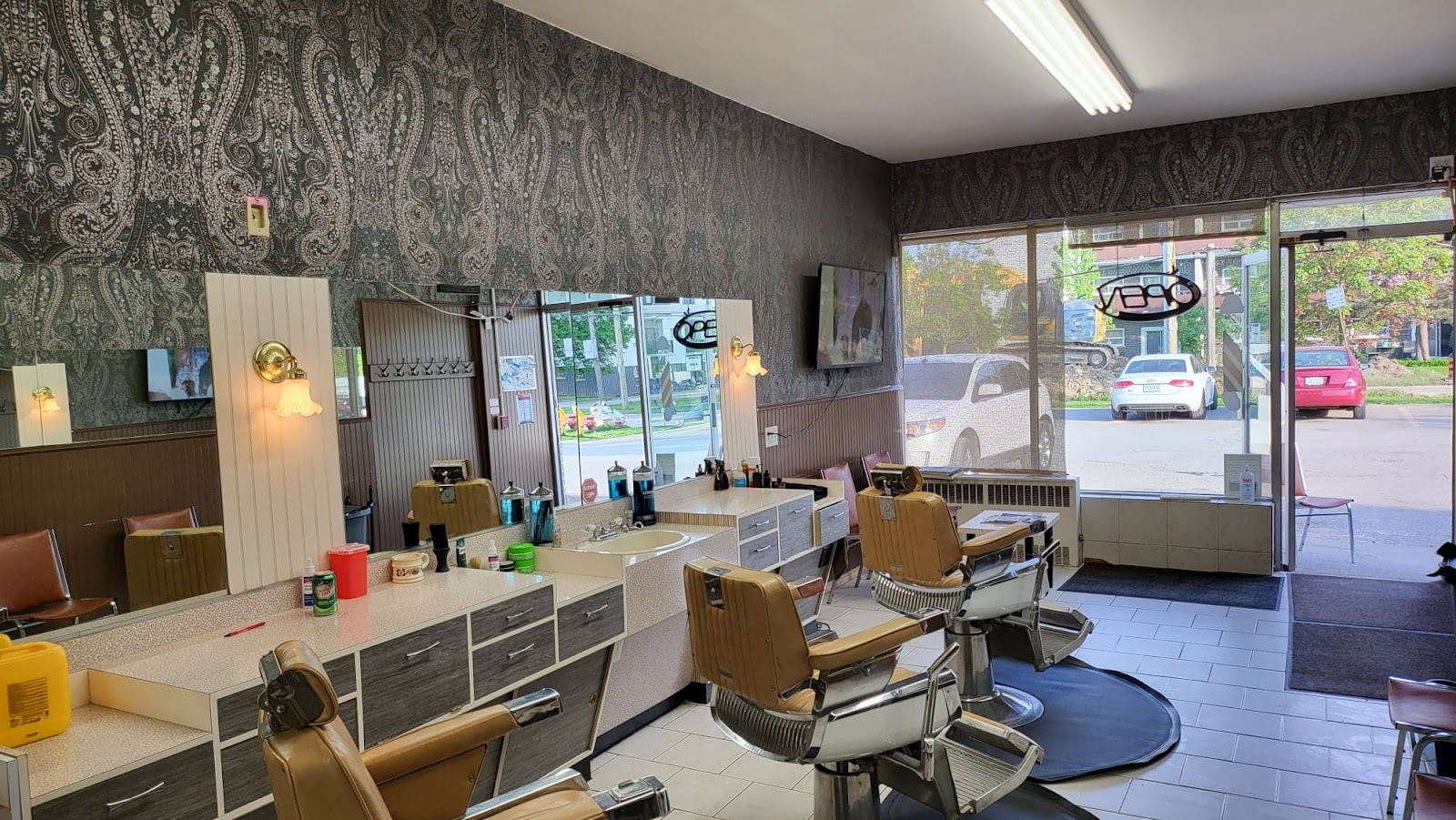 Razor & Fade Barber Shop - Barbershop in Oshawa