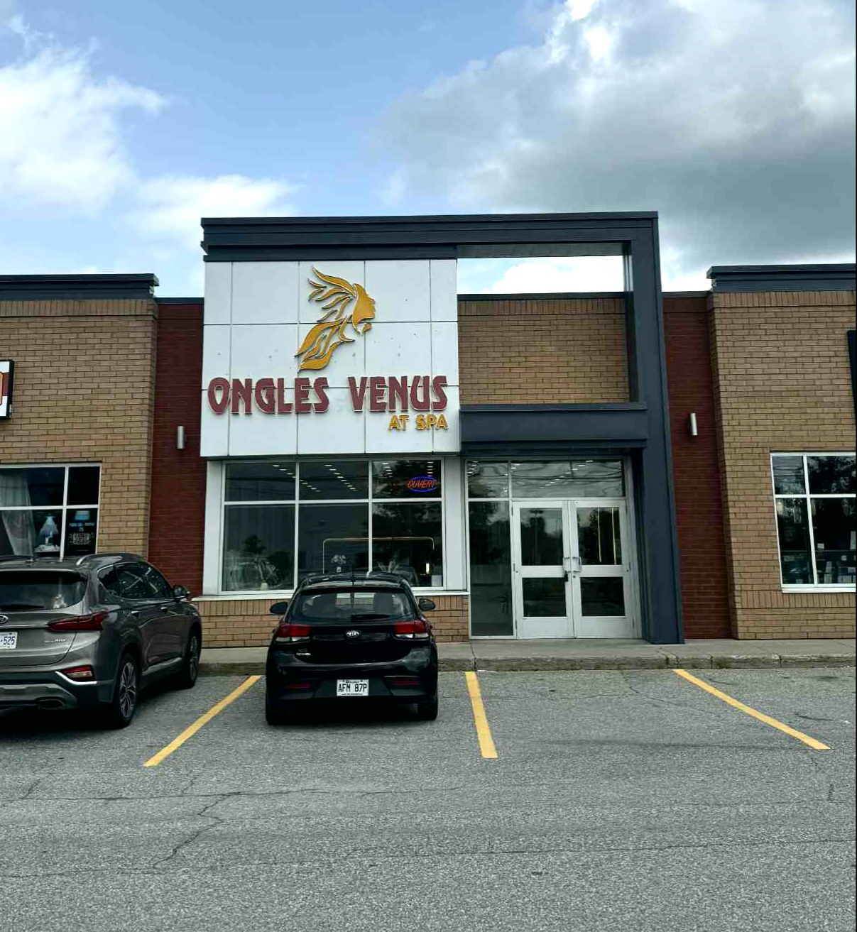 Ongles Venus AT - Nail Salon in Gatineau