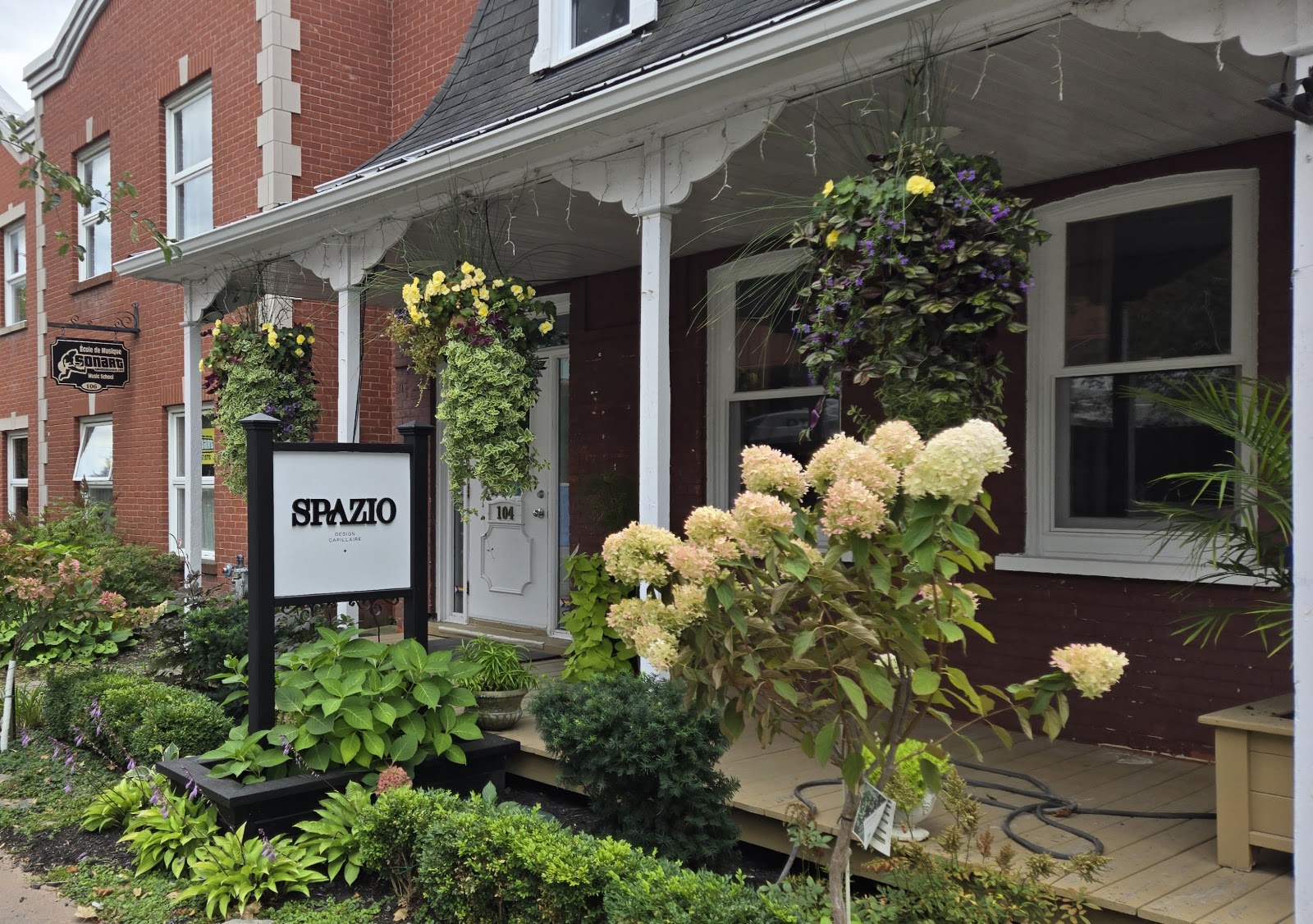 Spazio Design Capillaire - Barbershop in Gatineau