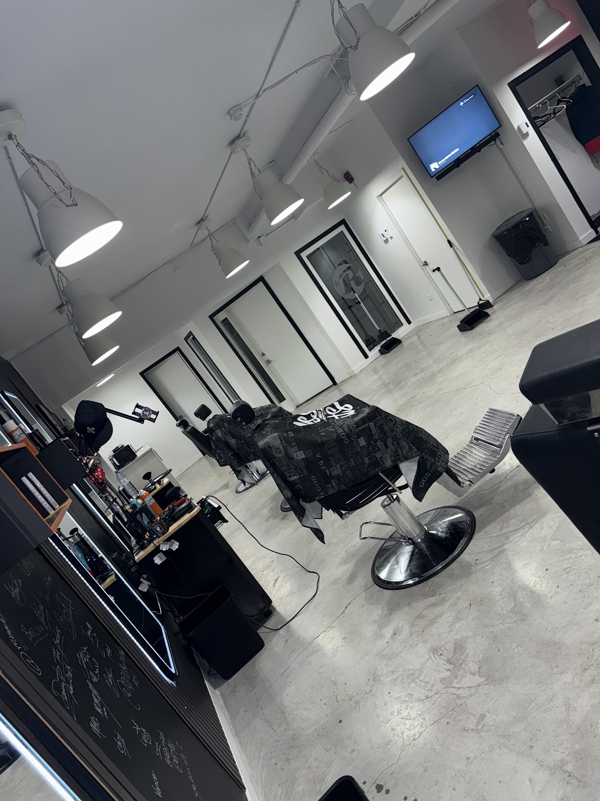 RDV Barber Shop - Barbershop in Longueuil