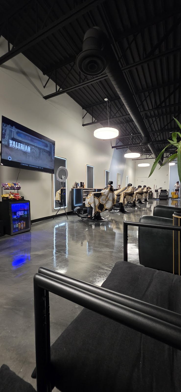 Man Cave Barber studio - Barbershop in Longueuil
