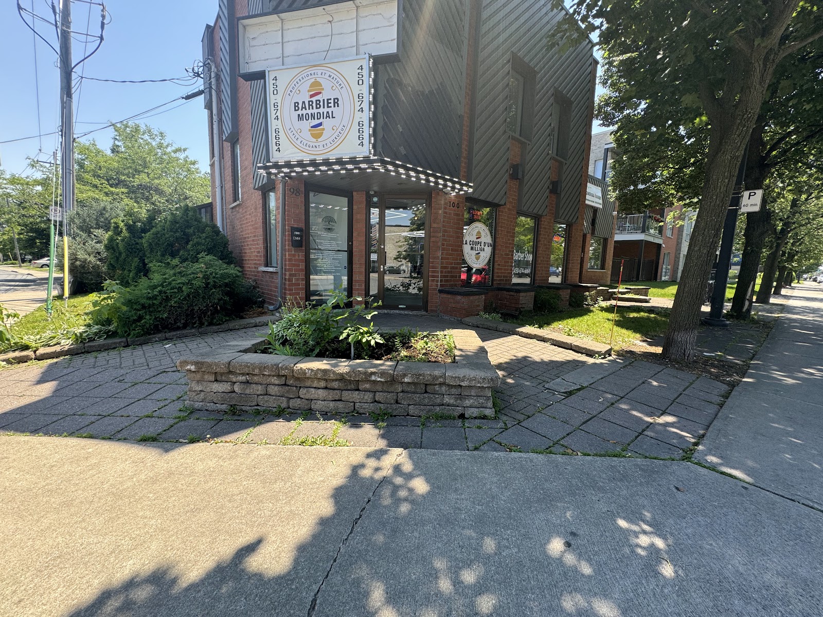 Barbier Mondial inc - Barbershop in Longueuil