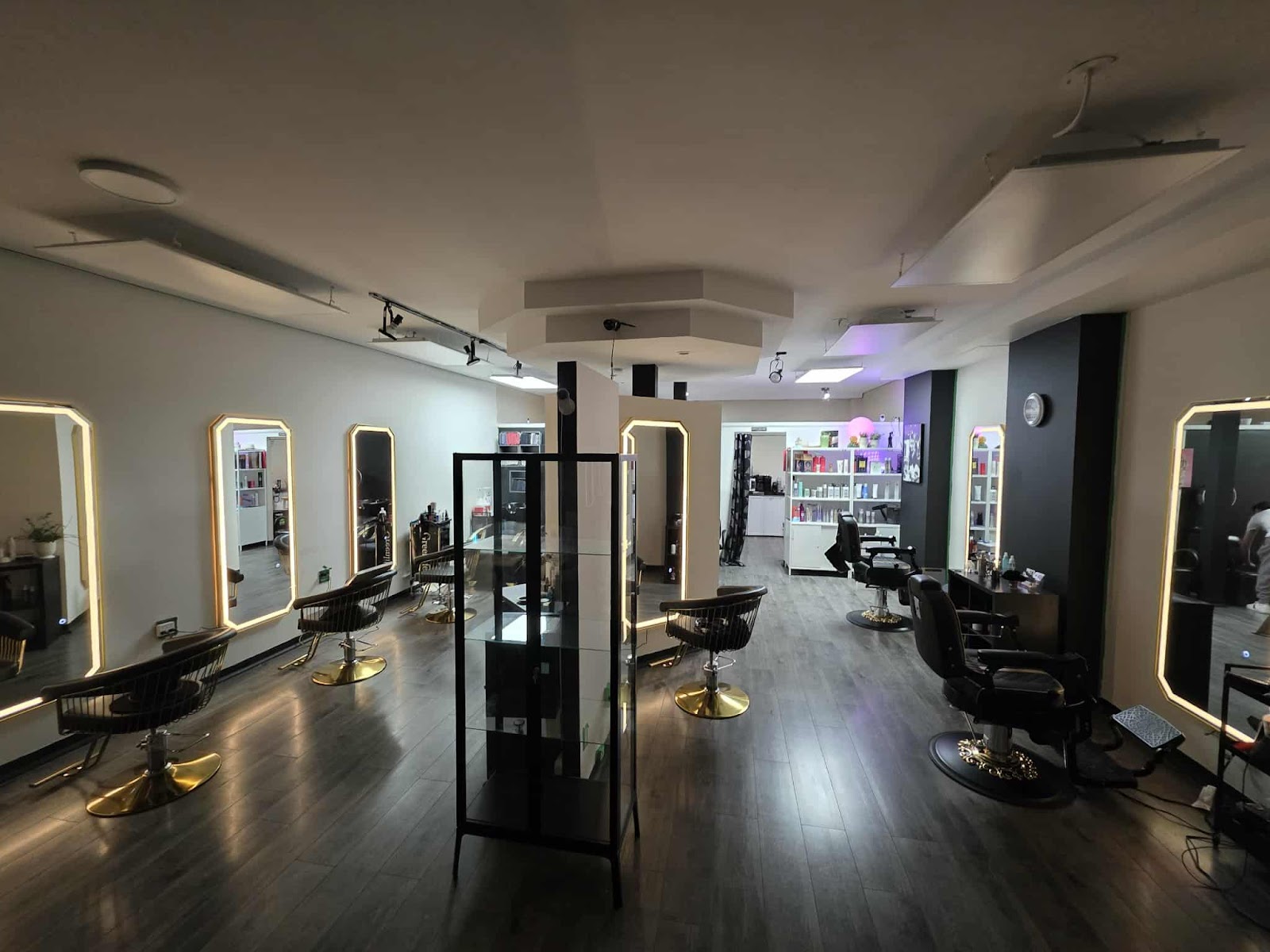 Salon suite 26 - Hair Salon in Longueuil