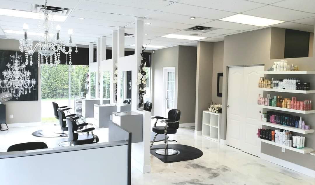 Carte Blanche Signée Christine - Hair Salon in Longueuil
