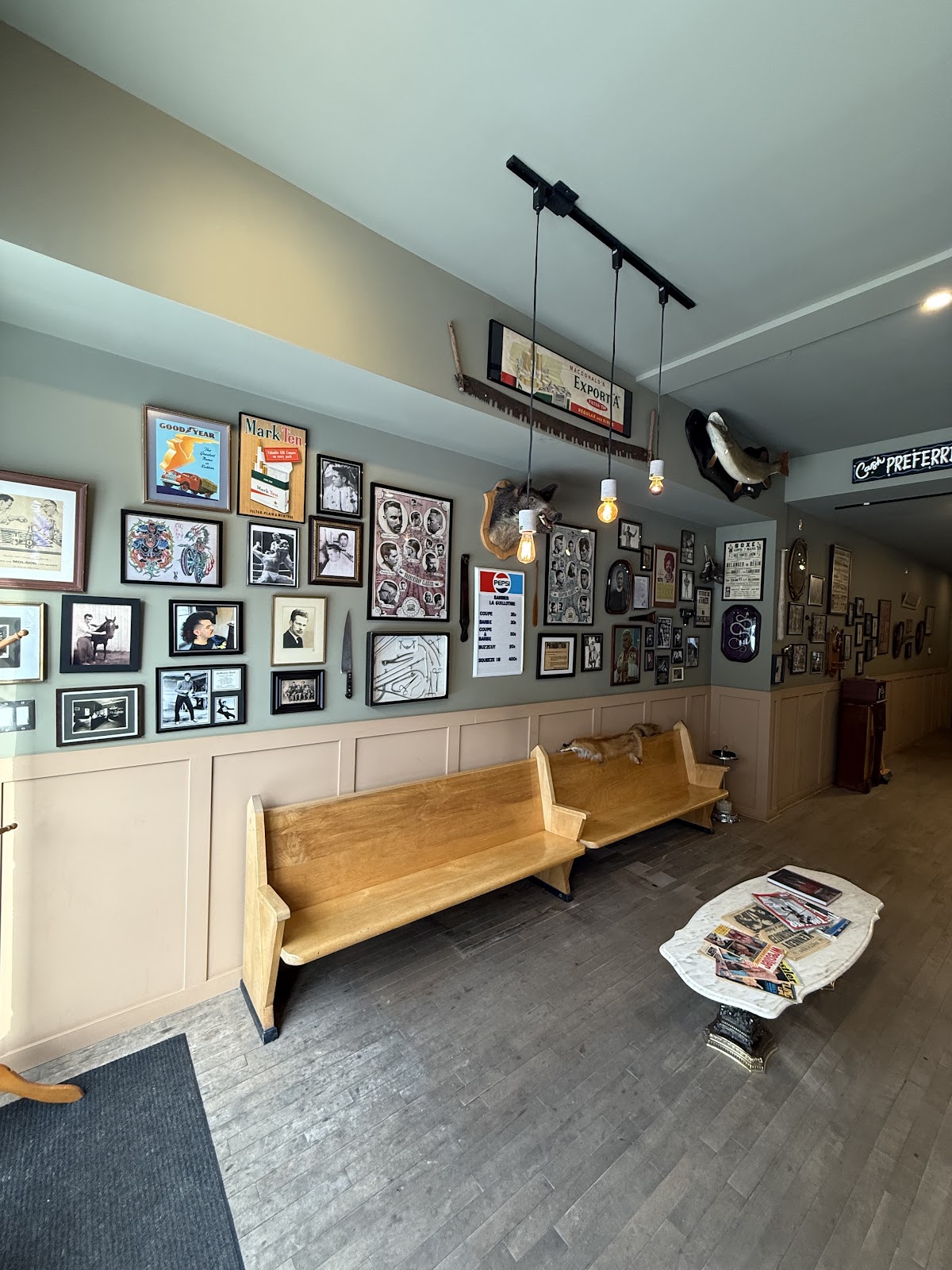 Salon de barbier La Guillotine - Barbershop in Alma