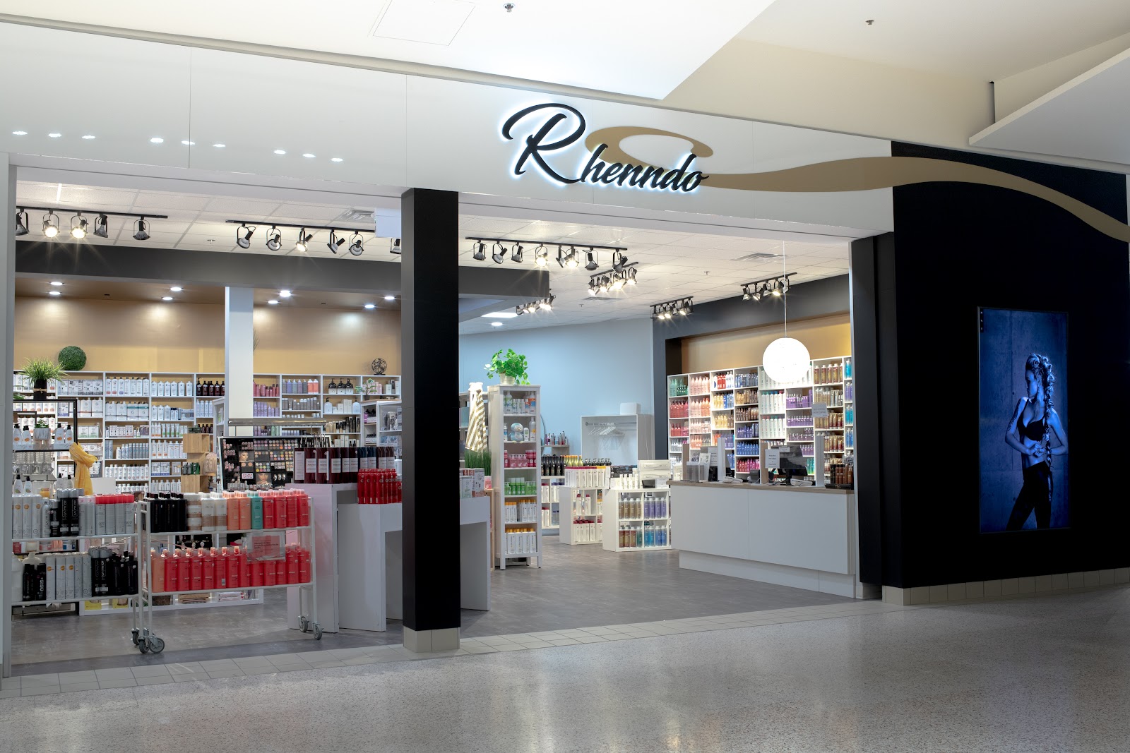 Salon Rhenndo Homme - Hair Salon in Chicoutimi