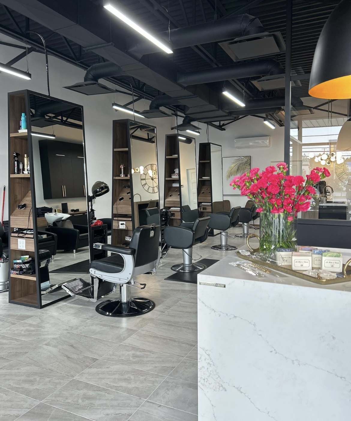 Blush le salon - Hair Salon in Chicoutimi