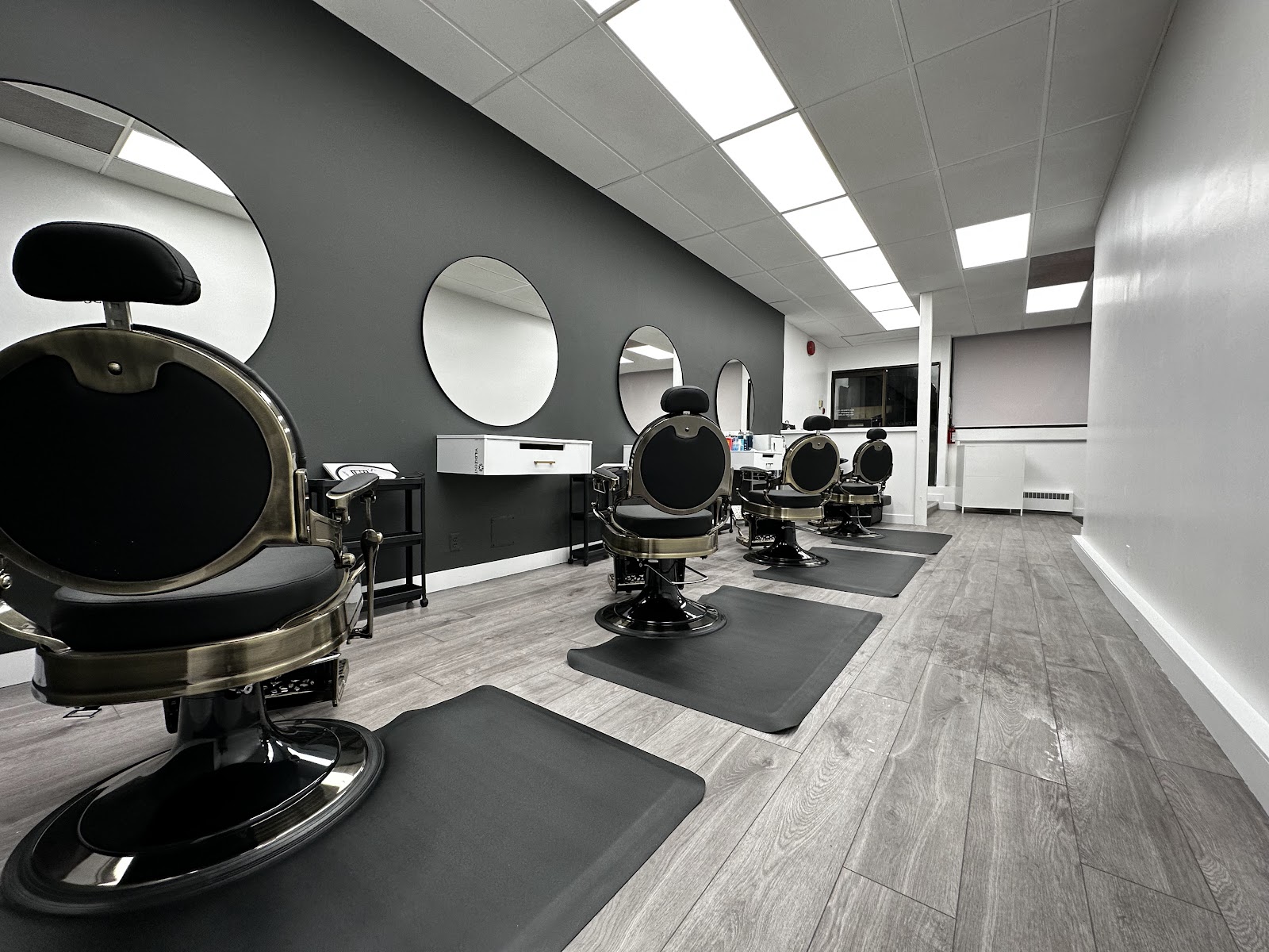 VAN FADE BARBERSHOP DOWNTOWN ⭐️⭐️⭐️⭐️ - Barbershop in Vancouver