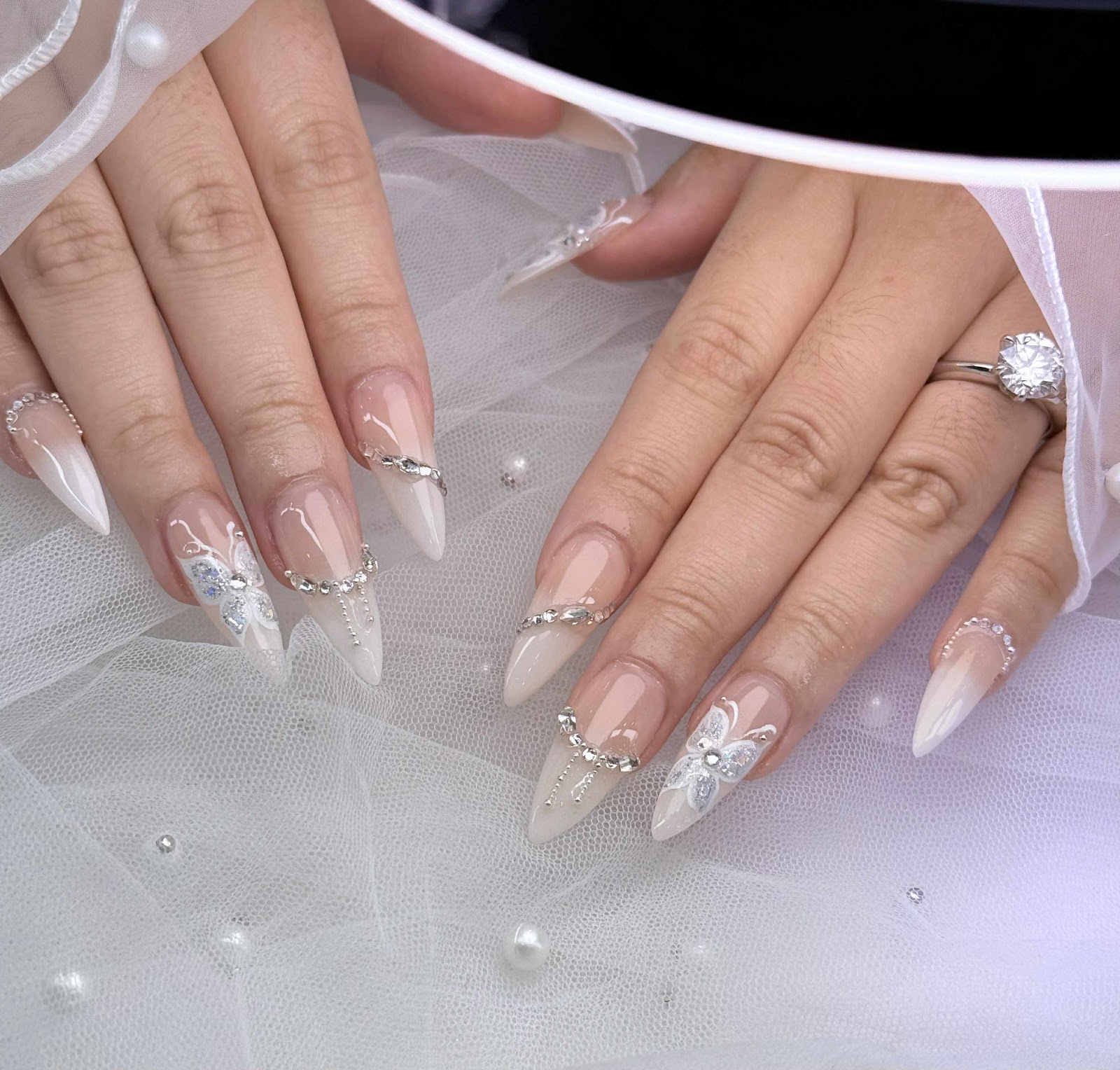 LaVie Nail Lounge Newton - Nail Salon in Surrey