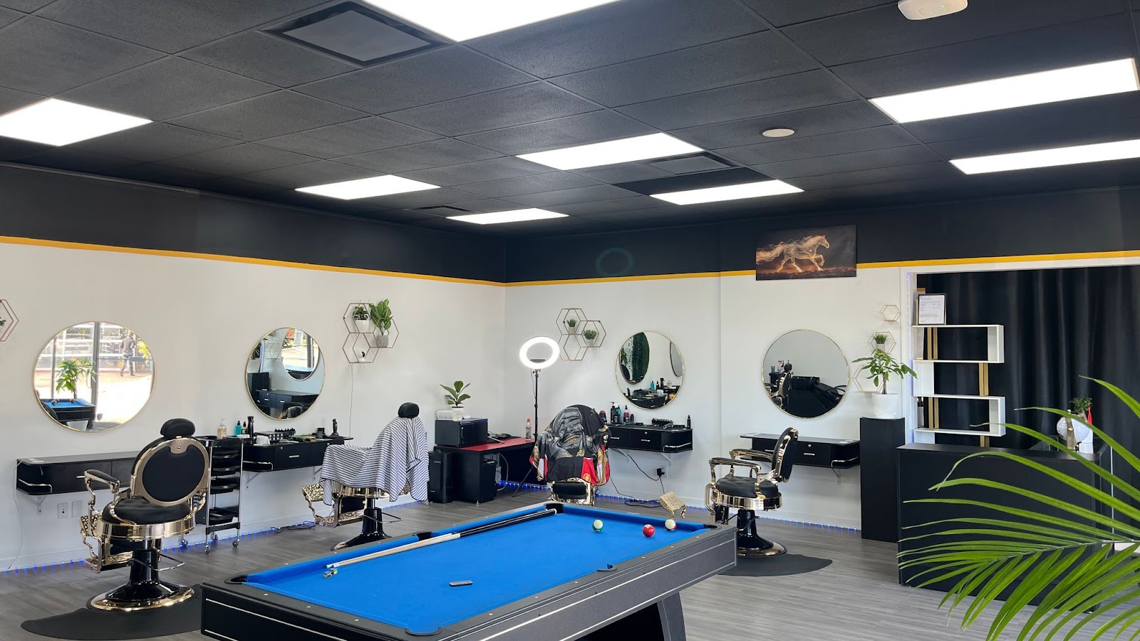 Stallions Barbershop (near Uptown) - Barbershop in Victoria