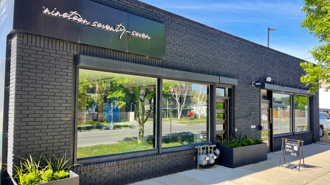 1977 salon + beauty lounge - Hair Salon in Calgary