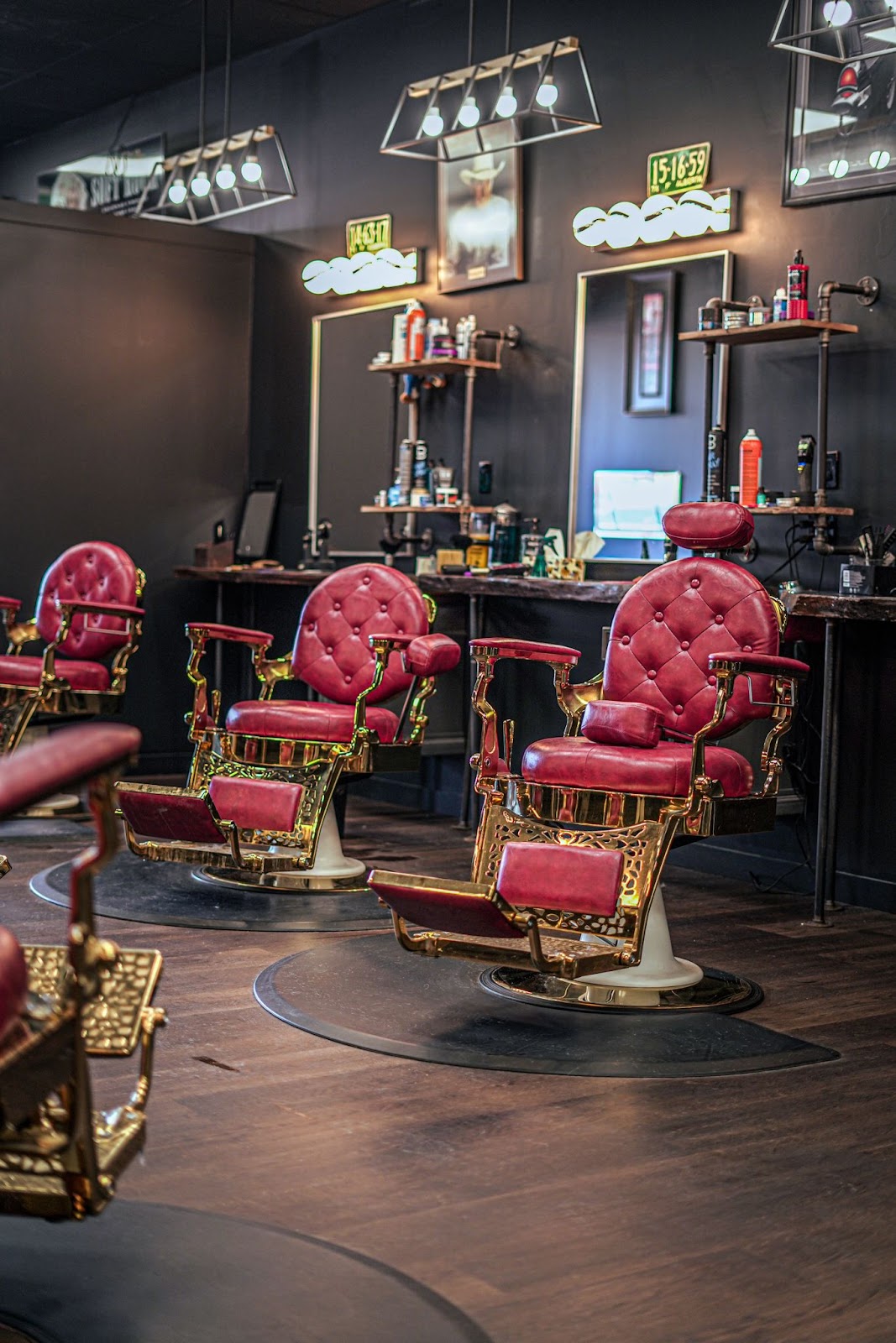 Luigi's Barbershop - Barbershop in Red Deer