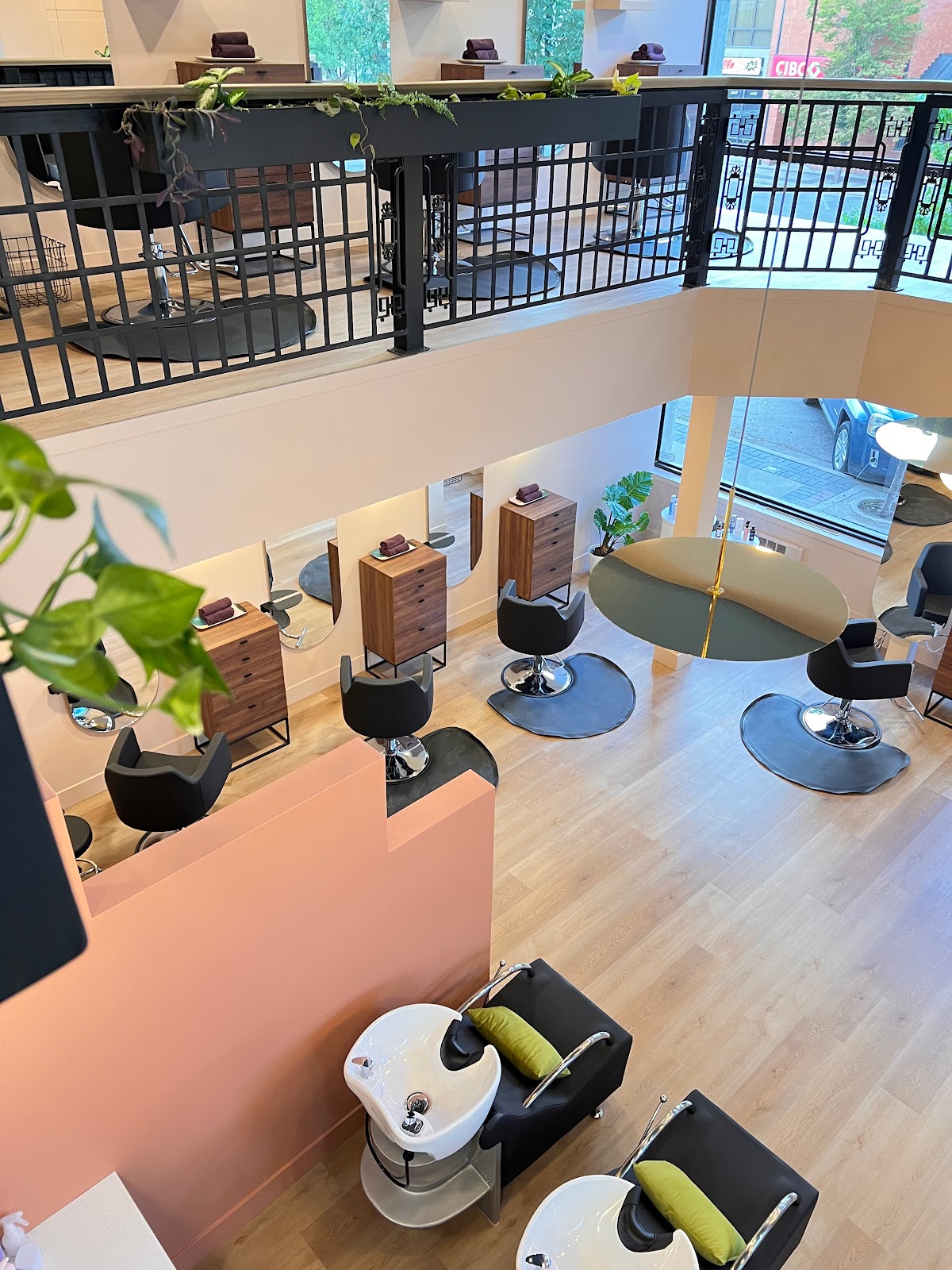 Pearl & Quinn Salon - Hair Salon in Lethbridge