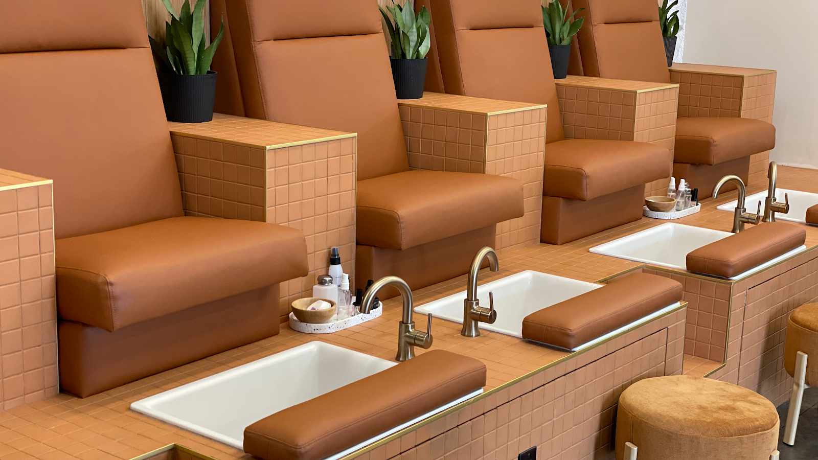 Prim Health and Beauty Ltd - Nail Salon in Lethbridge