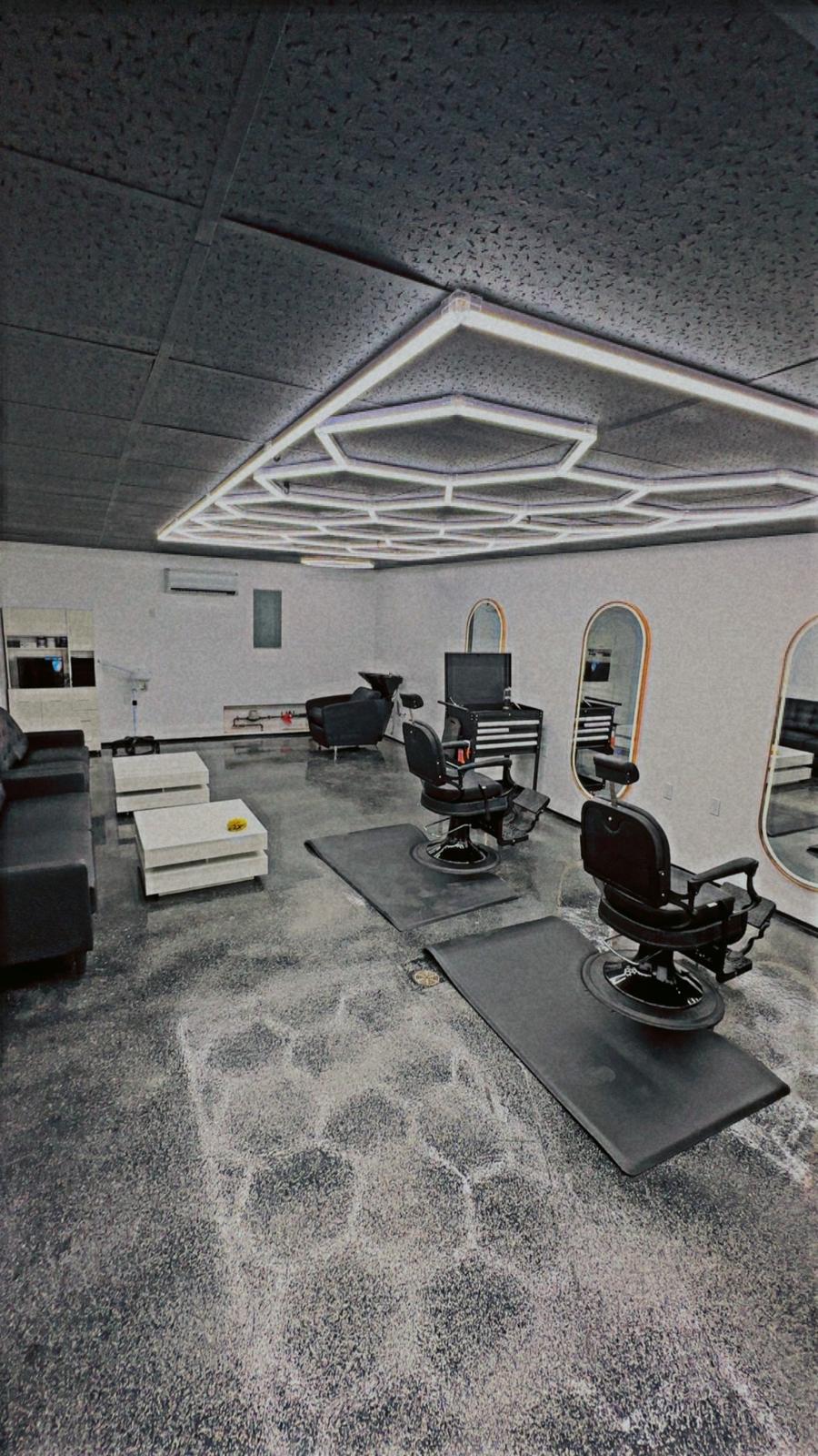 MOZ barber shop - Barbershop in Medicine Hat