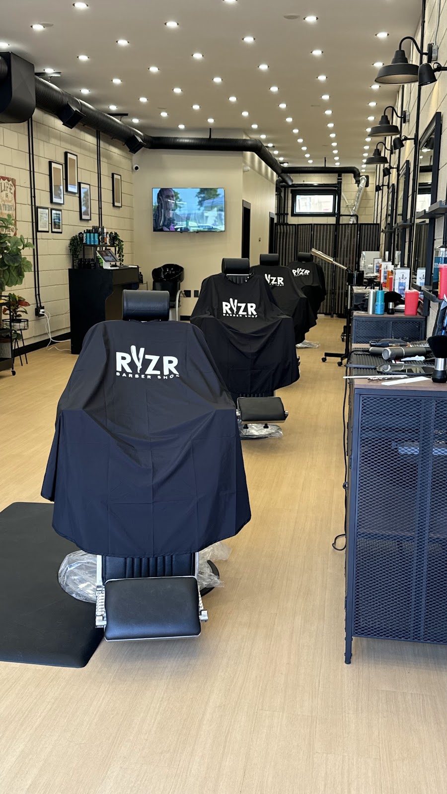 RYZR BARBERSHOP - Barbershop in Medicine Hat