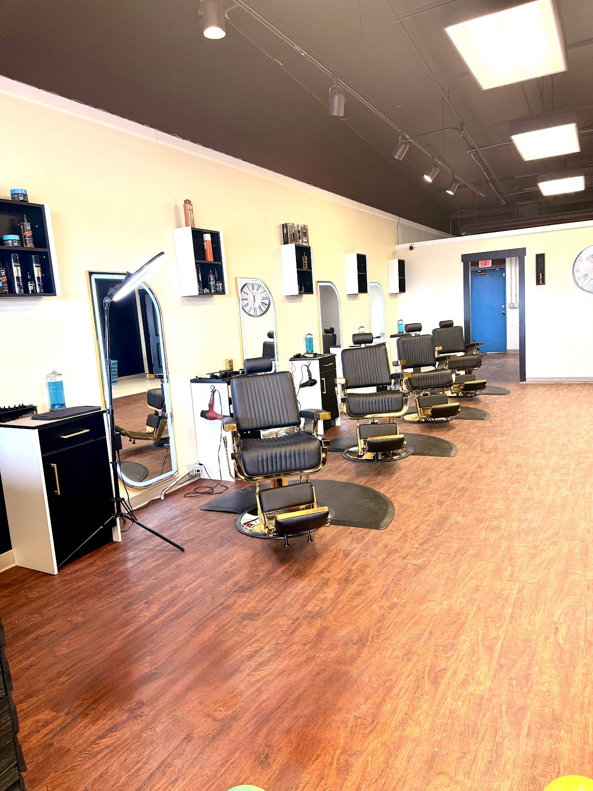 Awesome Cuts💈barber shop - Barbershop in Grande Prairie