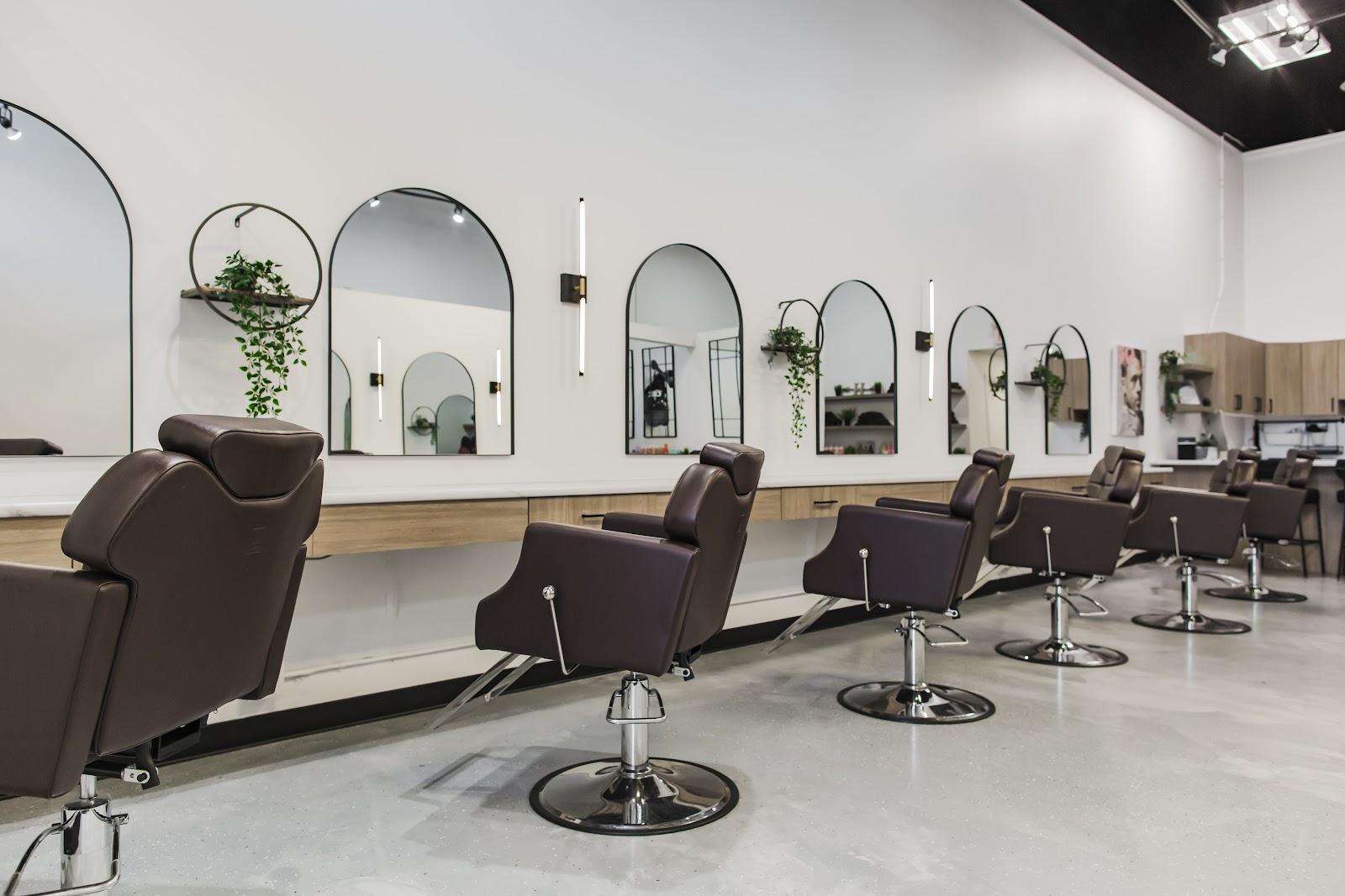 The Headroom South - Hair Salon in Grande Prairie