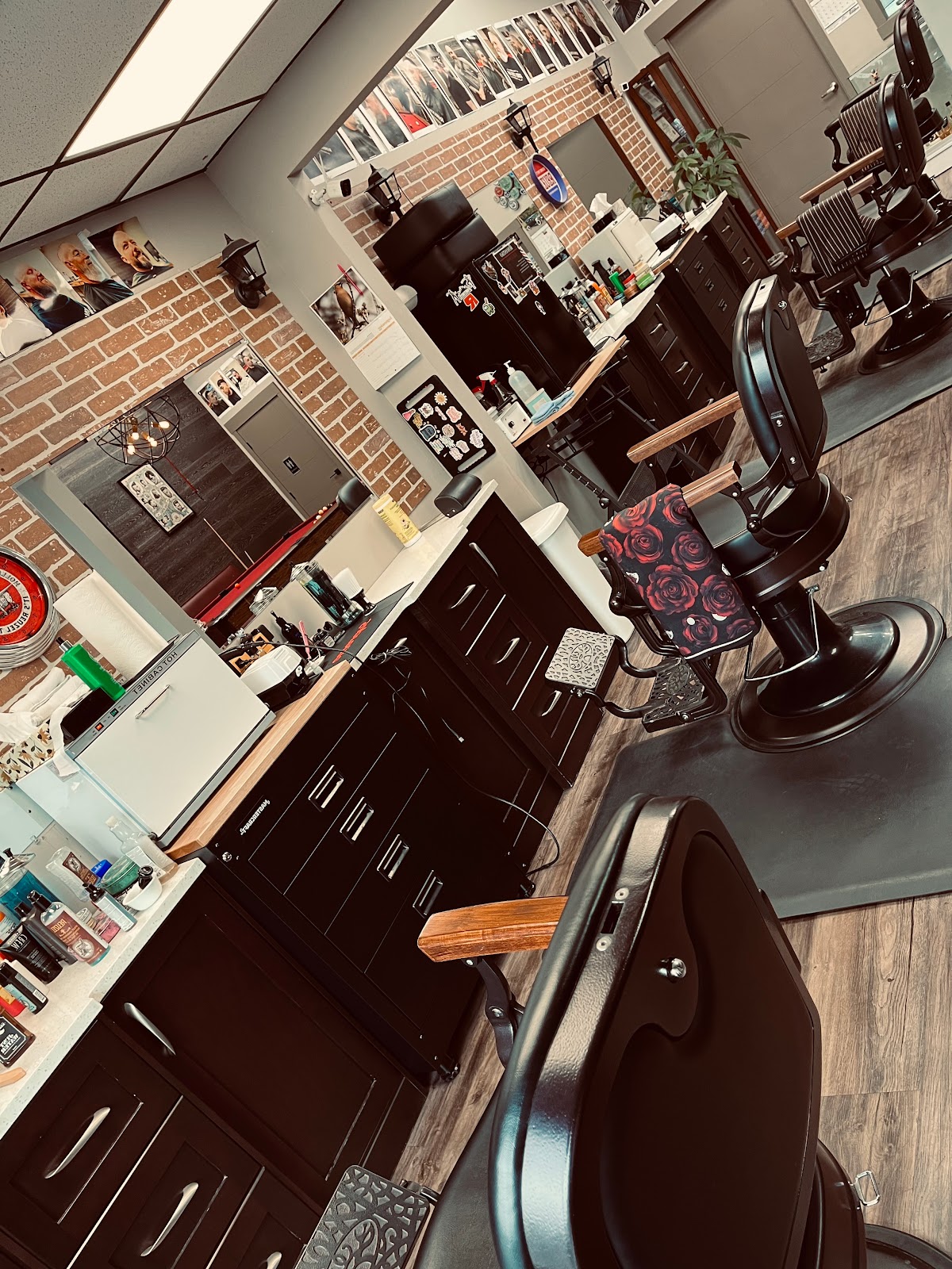 Romantiko Barbershop - Barbershop in Airdrie