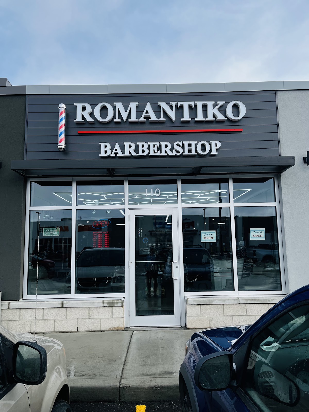 Romantiko Barbershop Sierra Springs - Barbershop in Airdrie
