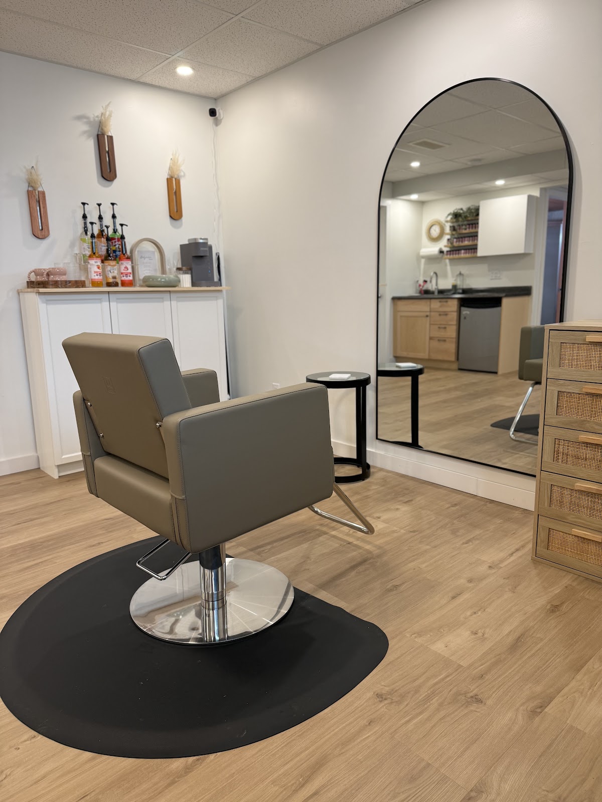 Oaks + Mane Hair Studio - Hair Salon in Airdrie