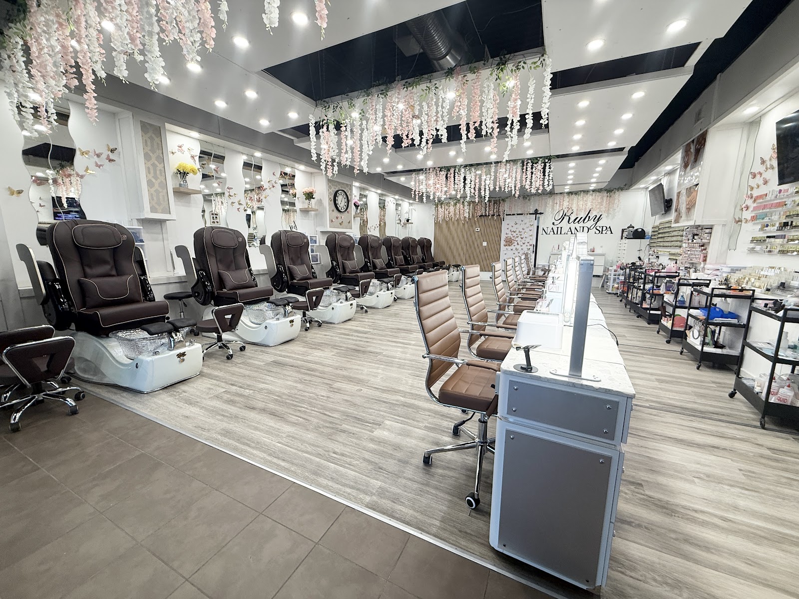 RUBY NAIL BAR - Nail Salon in Winnipeg
