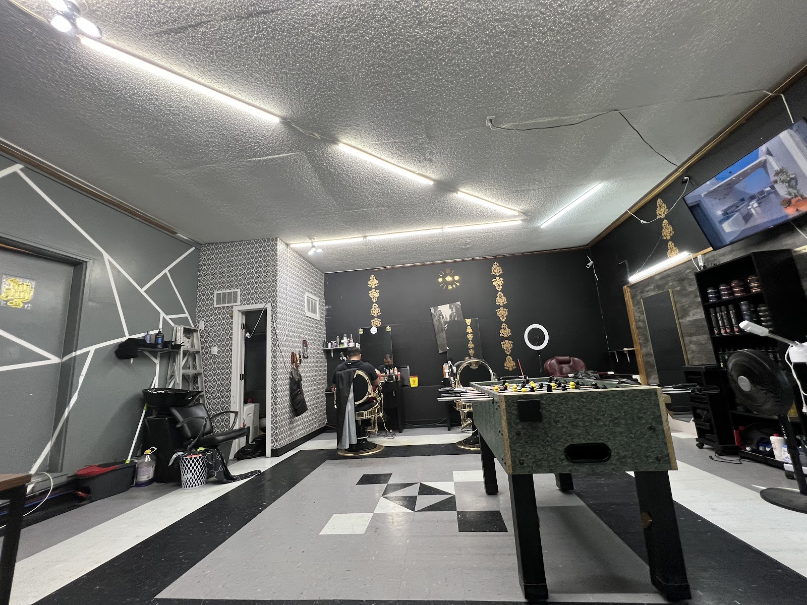 Golden Touch Barbershop - Barbershop in Regina