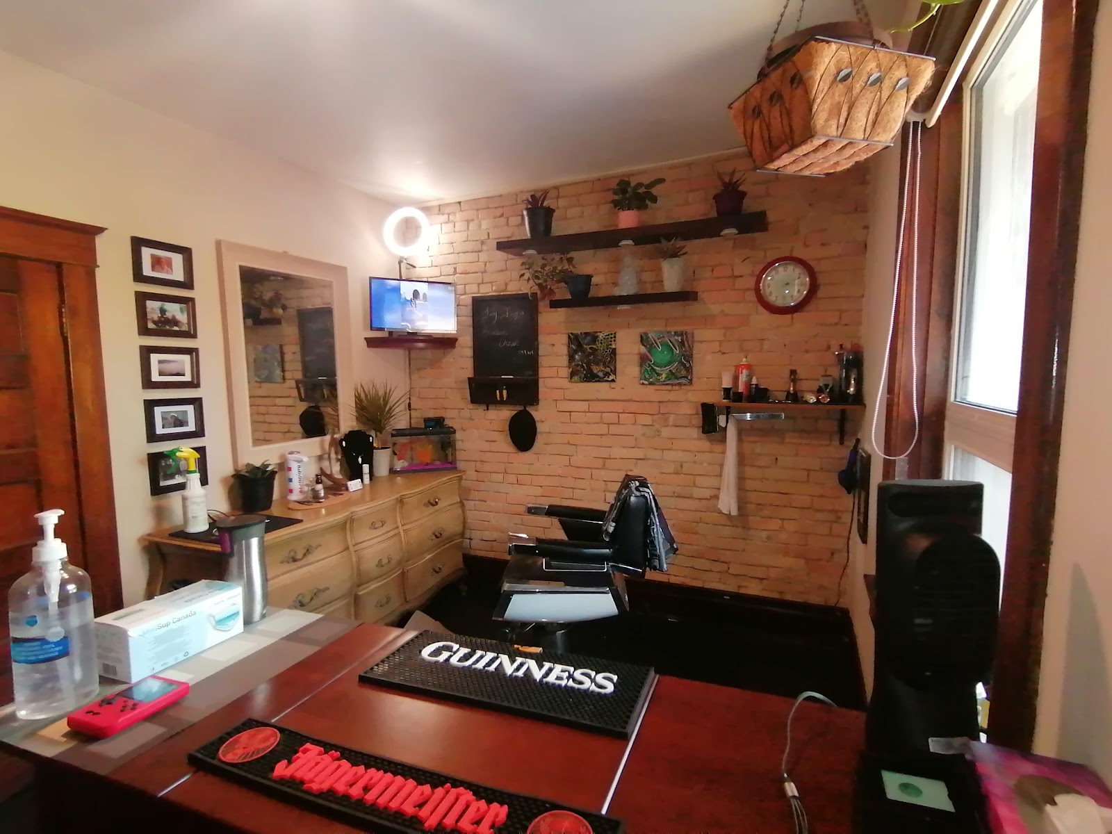 Jay Fay's Barber Chair - Barbershop in Regina