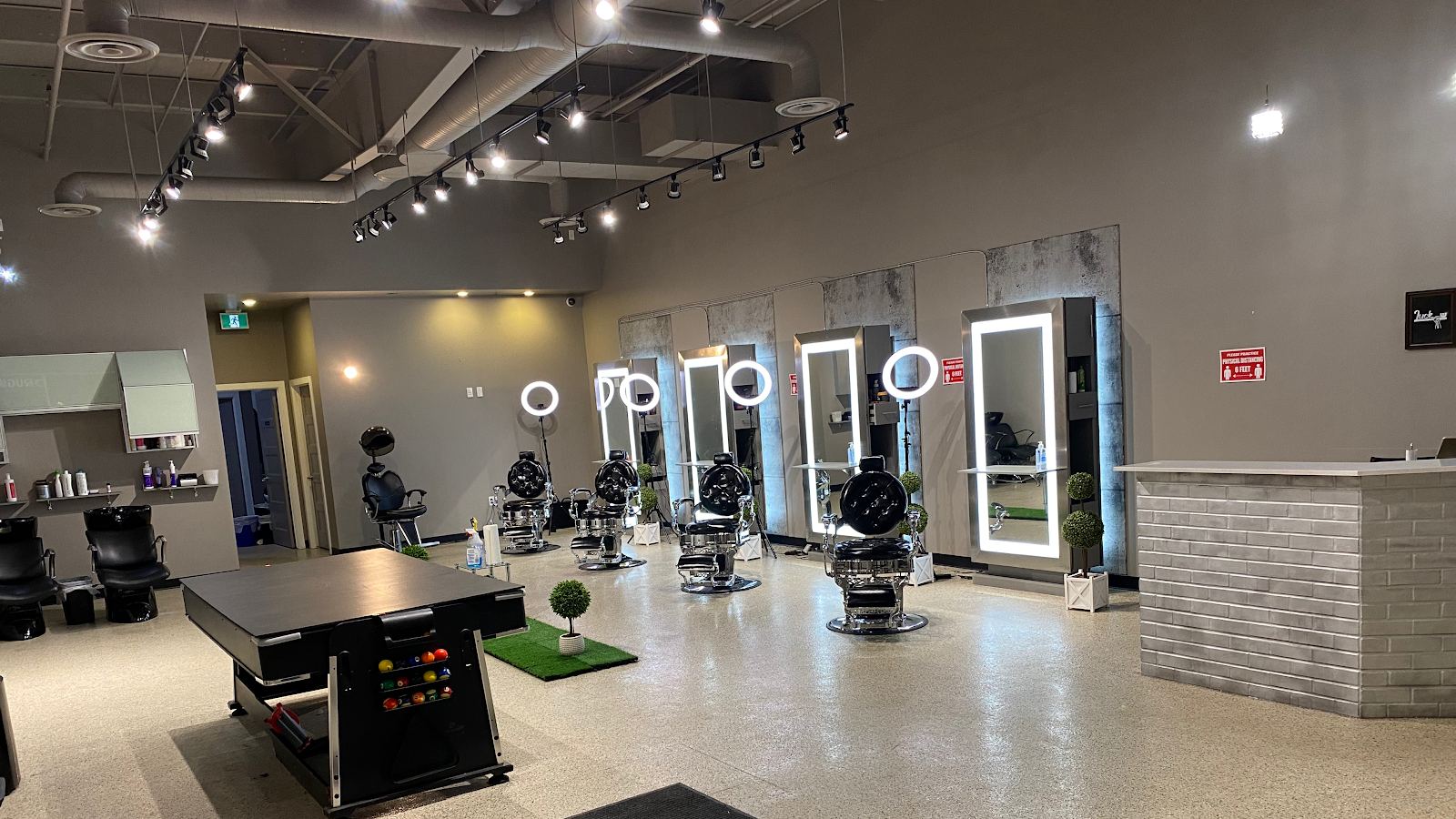 Lucky Hair & Beauty Studio - Hair Salon in Regina