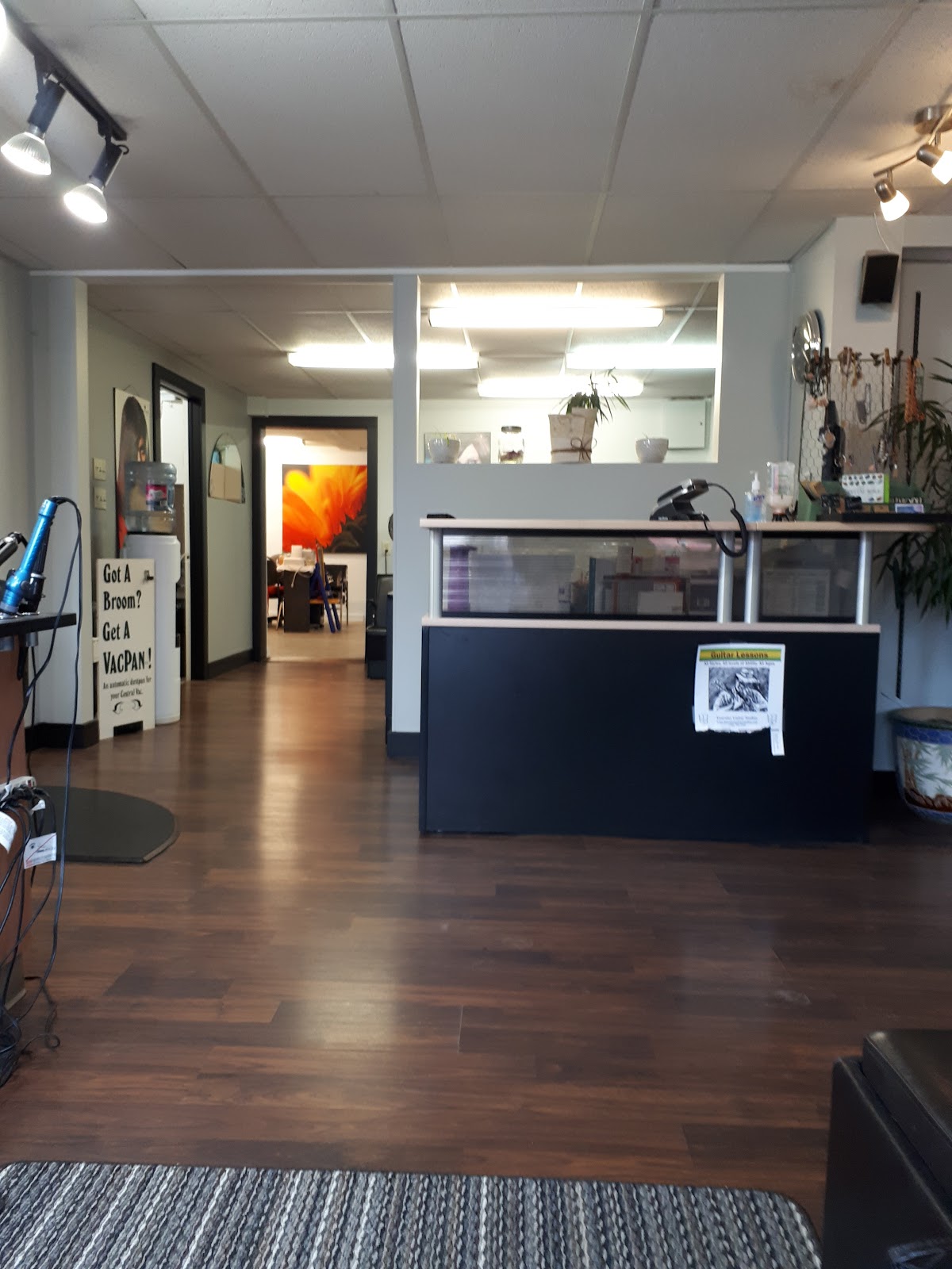 Creative Looks Hair Studio - Nail Salon in Prince Albert