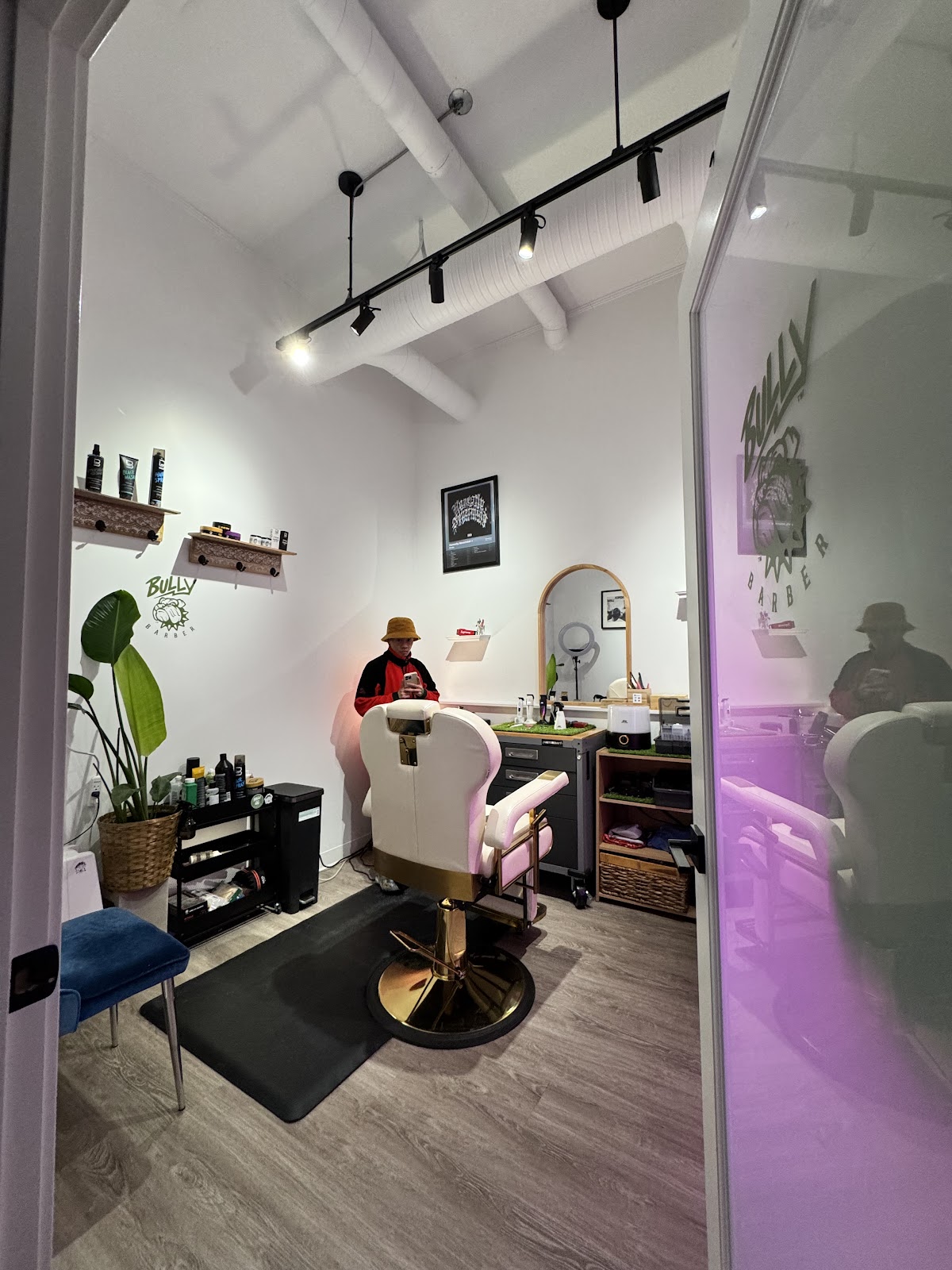 The Bully Barber - Barbershop in Moose Jaw