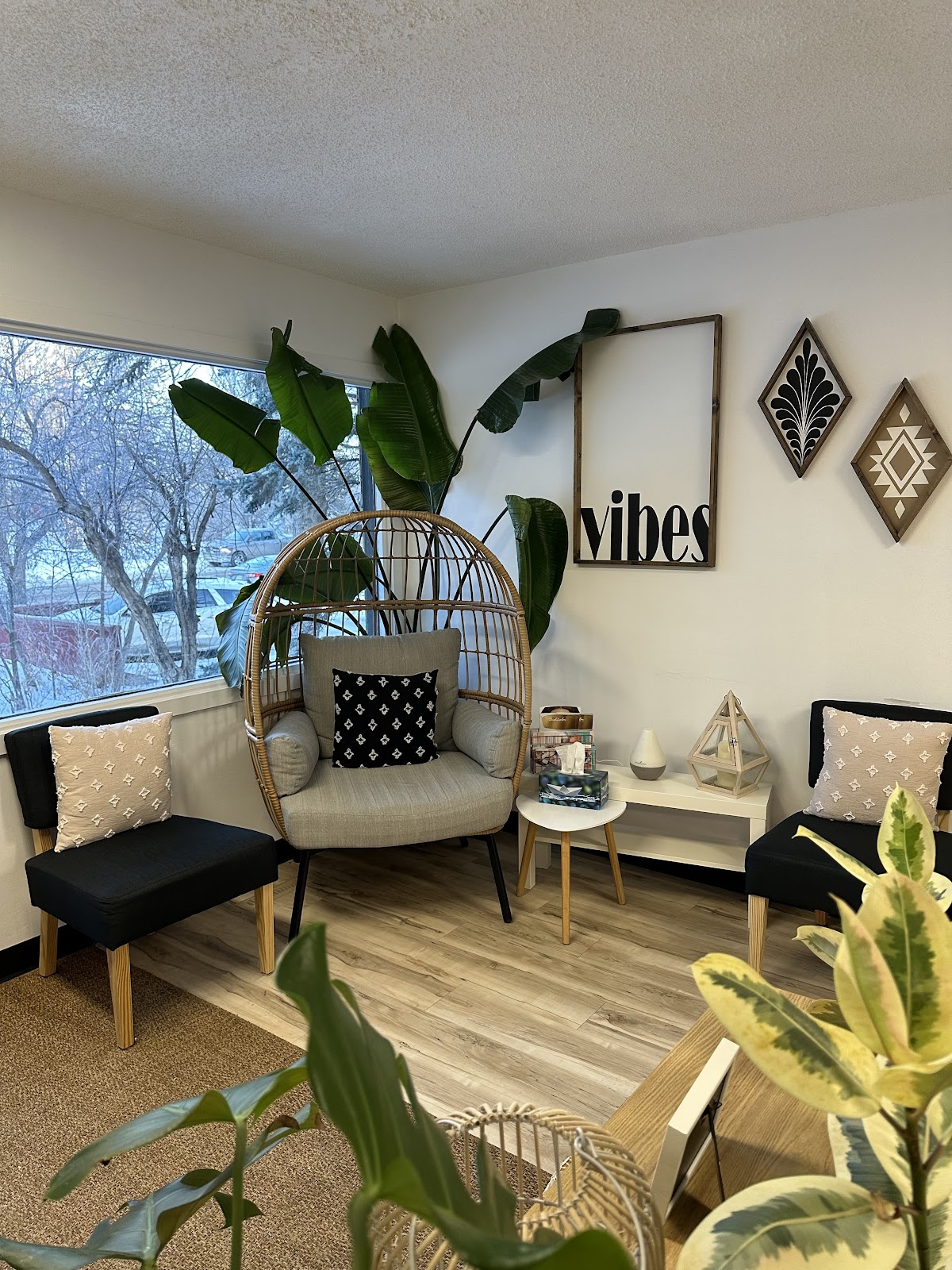 PRAVDA studio + spa - Nail Salon in Moose Jaw
