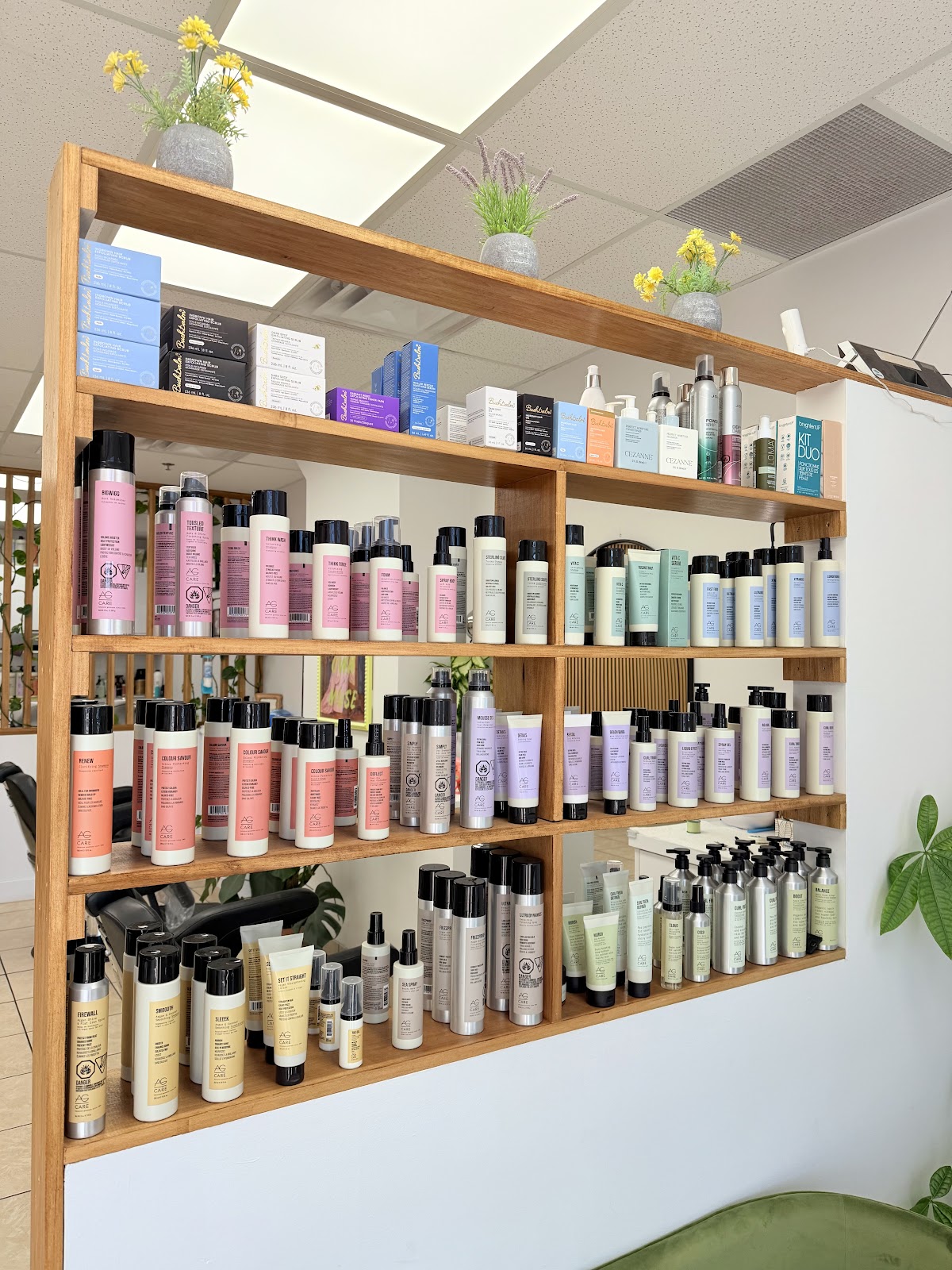 Kelowna Beauty Lounge - Hair Salon in Kelowna