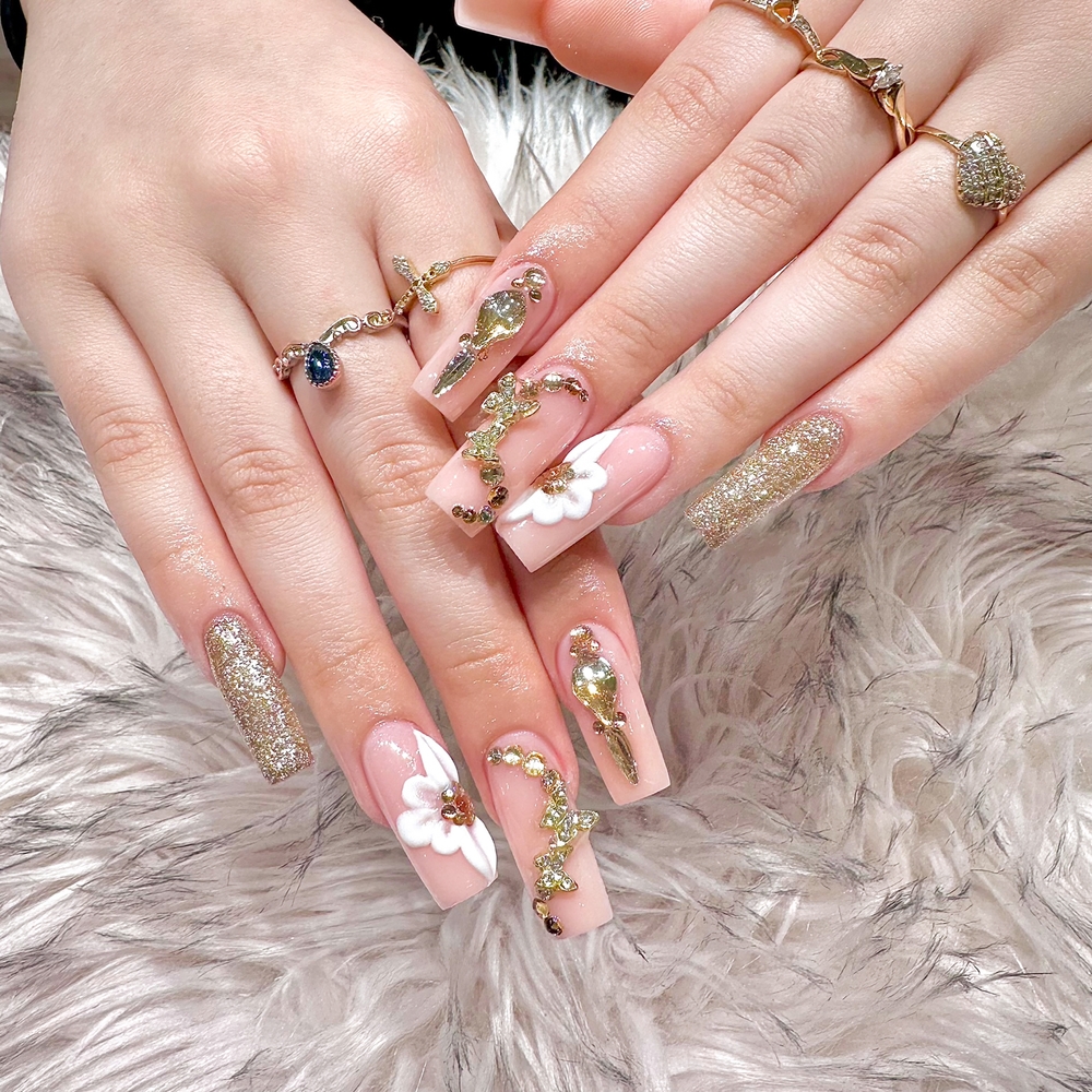 Luxury Nails - Nail Salon in Montgomery