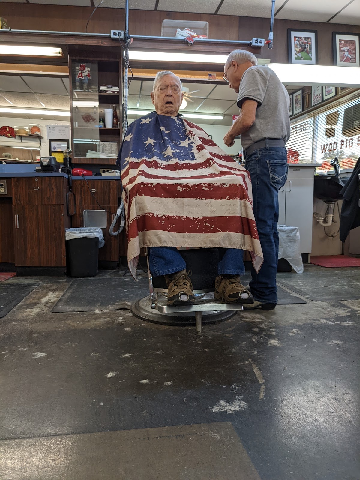 Oak Plaza Barber Shop - Barbershop in Fayetteville