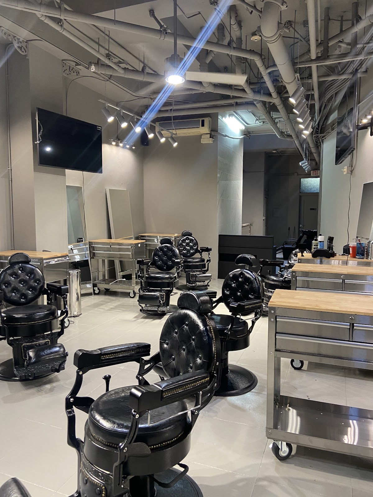 Saga Studios Barbershop - Barbershop in Los Angeles