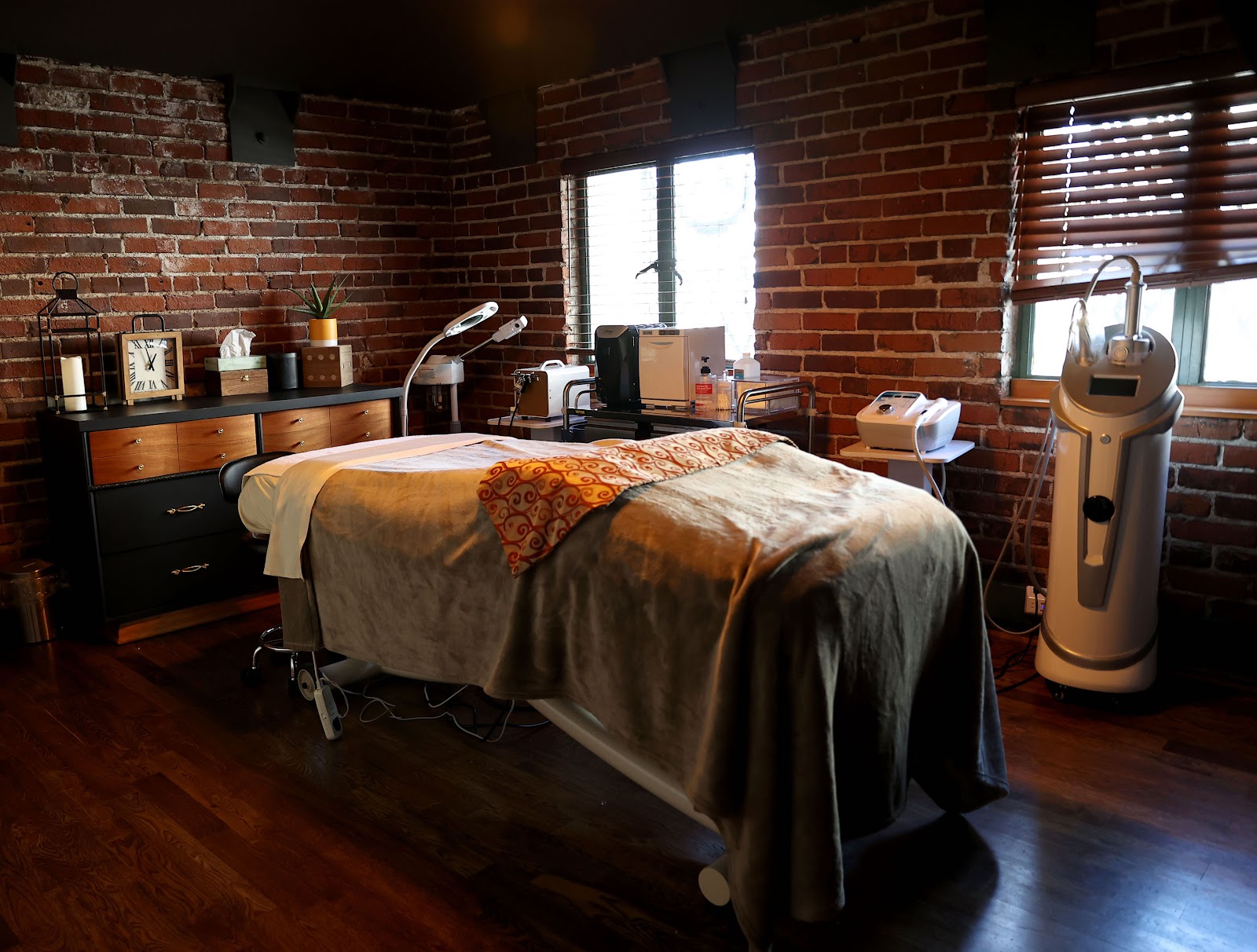 DESUAR HOLLYWOOD SPA - Hair Salon in Los Angeles
