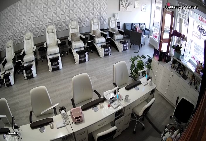 Blossom nails lounge - Nail Salon in Oakland