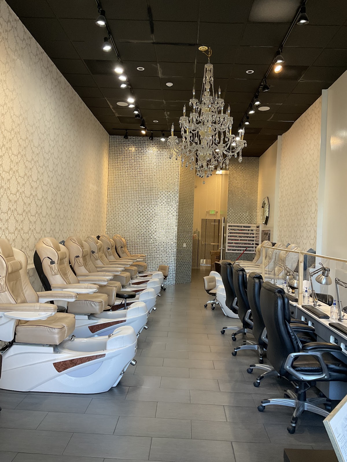The Lounge Nail Spa - Nail Salon in Oakland