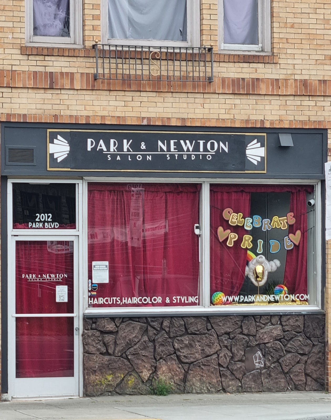 Park & Newton Salon Studio - Barbershop in Oakland
