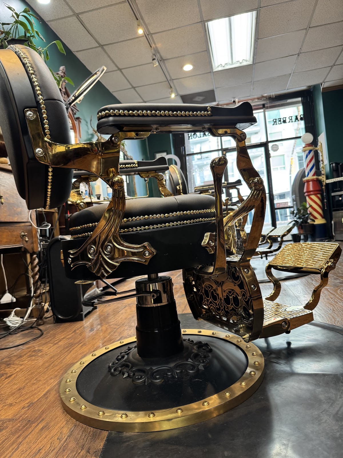 The B Room Barbershop - Barbershop in Long Beach